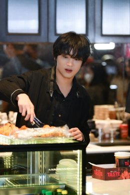 SM True (เอสเอ็ม ทรู) กับ Shopee (ช้อปปี้) เสิร์ฟรสชาติสุดเครซีให้แฟนคลับชาวไทยของ HAECHAN (แฮชาน) พร้อมฉลองโซโล่อัลบั้มแรก 'TASTE' ในงาน "Shopee x HAECHAN 'TASTE' FANSIGN & CAFE EVENT"